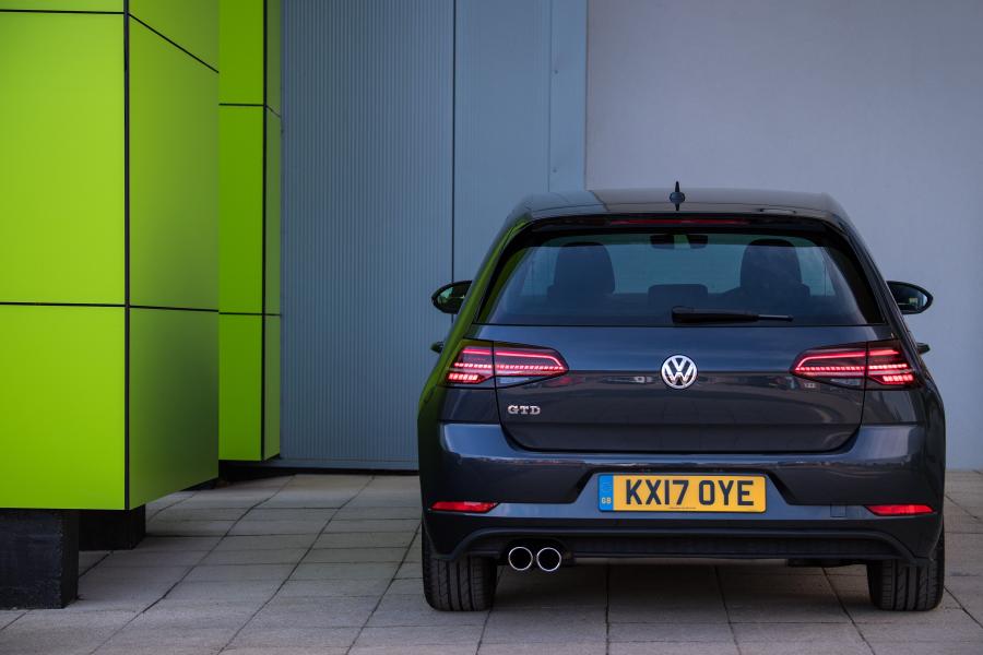  Volkswagen Golf GTD 5-Door 2017 года  (UK) (фото 29 из 30)